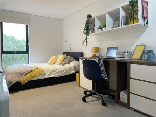 Things to check before signing a lease in London,Student accommodations with bill-inclusive prices London