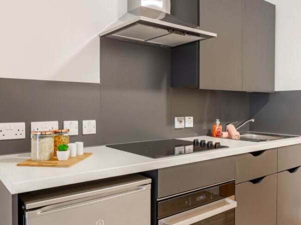 Advantages of en-suite rooms in London student housing,London student housing early bird discounts