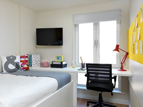 Things to check before signing a lease in Chester,Budget-friendly student hostels in Chester