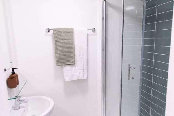 Advantages of en-suite rooms in Sydney student housing,Sydney student accommodations near public transport.