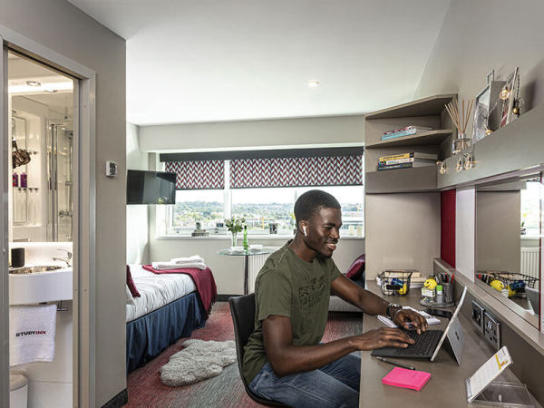 London student accommodation contracts explained,Cheap student en-suite rooms in London