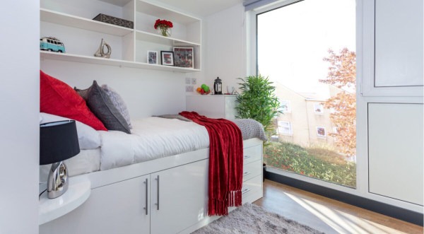 How to rent an apartment in Chester for students,Chester student flats with a balcony.