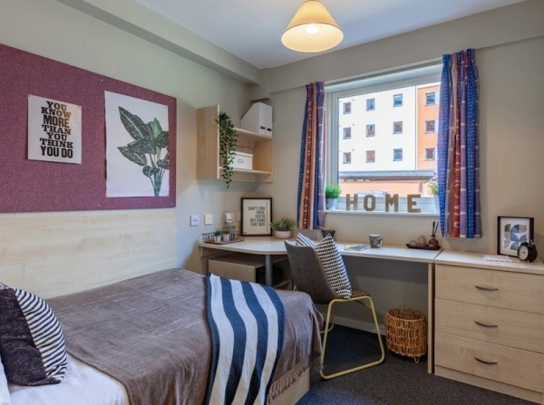 Pros and cons of Bournemouth student residence halls,Student shared apartments Bournemouth pricing