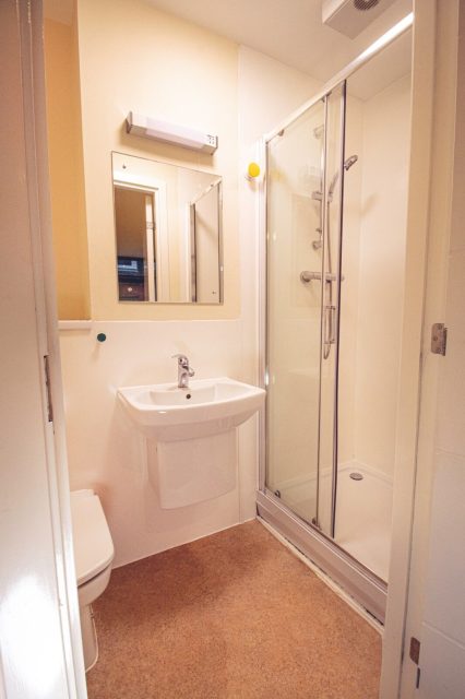 Advantages of en-suite rooms in Bangor student housing,Bangor student housing near campus prices