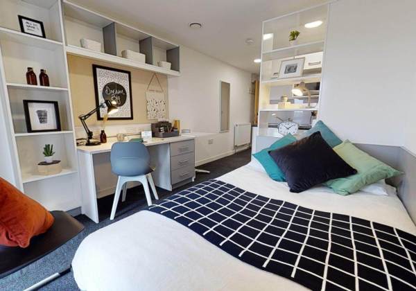 Maintenance requests for London student flats,Student housing offers in London