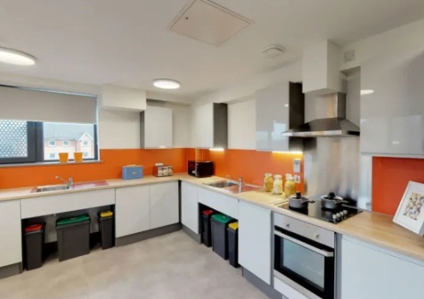 Furnished vs unfurnished student apartments in London,London student housing early bird discounts