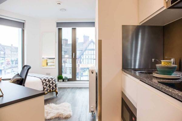 Things to check before signing a lease in London,Cost of student accommodation near London tube stations