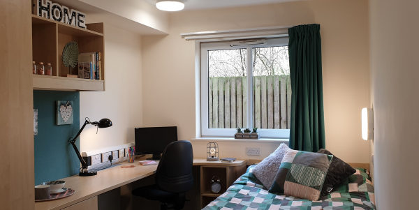 Shared student apartments in Liverpool pros and cons,How safe is the surrounding area of Liverpool universities?