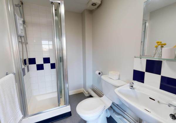 Advantages of en-suite rooms in London student housing,Student accommodation promotions London