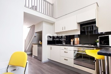 Furnished vs unfurnished student apartments in London,London student flats with a balcony.