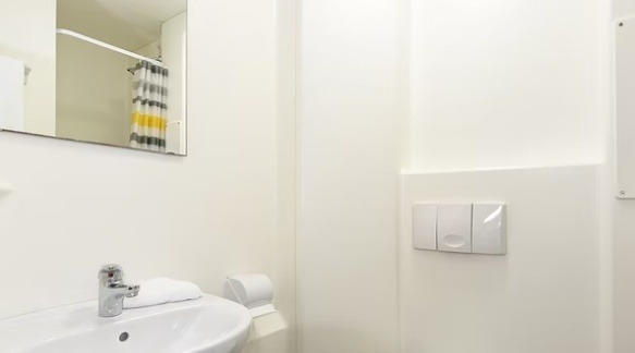 Nottingham student accommodation safety features,Nottingham international student housing prices