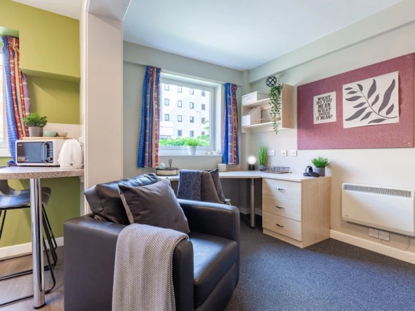 Pros and cons of Guildford student residence halls,Average rent for student in Guildford