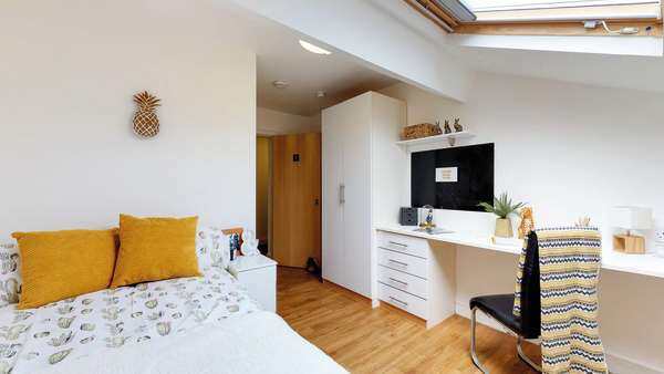 Nottingham student accommodation near top universities,Nottingham student halls rent prices