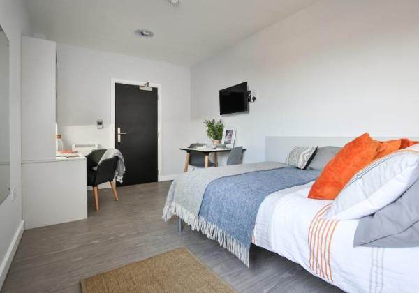 London student accommodations with gyms or fitness centers,London student housing price range