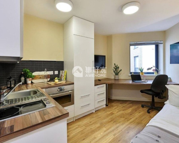 Liverpool student accommodation near top universities,Shared student flat monthly costs Liverpool