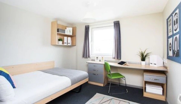 Finding roommates for Sheffield student flats,Are Sheffield student rooms soundproof?