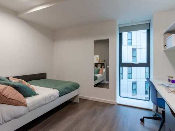 Benefits of living in a London student community,Low-cost student flats in London