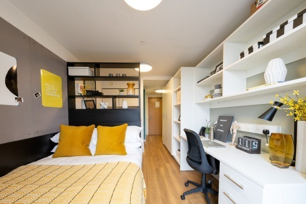 Sheffield university campus vs off-campus housing,Do Sheffield student apartments have air conditioning?