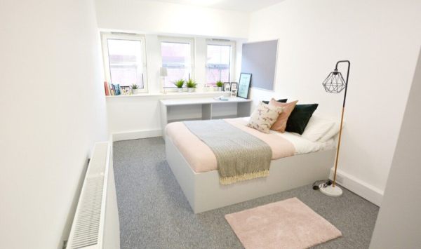 Short-term student rentals in London,London student accommodations near public transport.