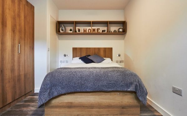 Advantages of en-suite rooms in London student housing,Budget student apartments London