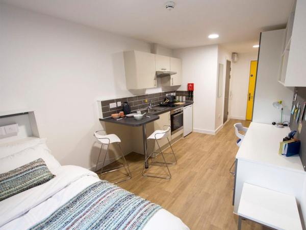 How to rent an apartment in London for students,London student housing near campus prices