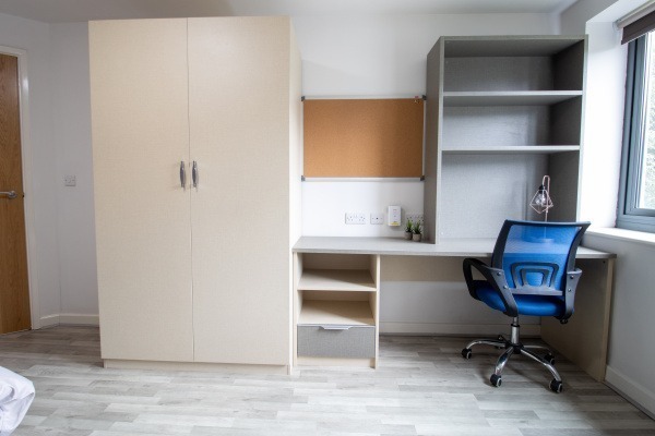 Furnished vs unfurnished student apartments in London,London student accommodation special offers