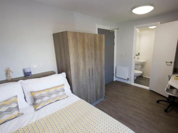 Advantages of en-suite rooms in Stirling student housing,Best value student flats in Stirling