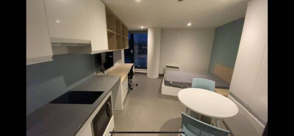 Advantages of en-suite rooms in Manchester student housing,How comfortable are the beds in Manchester student apartments?