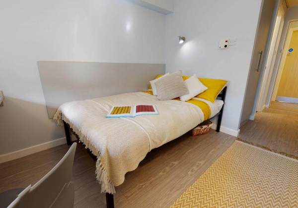 Advantages of en-suite rooms in Manchester student housing,Manchester student accommodation special offers