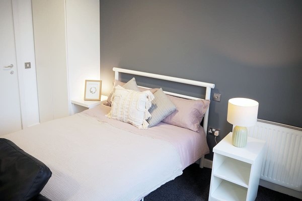 Things to check before signing a lease in London,Budget student apartments London