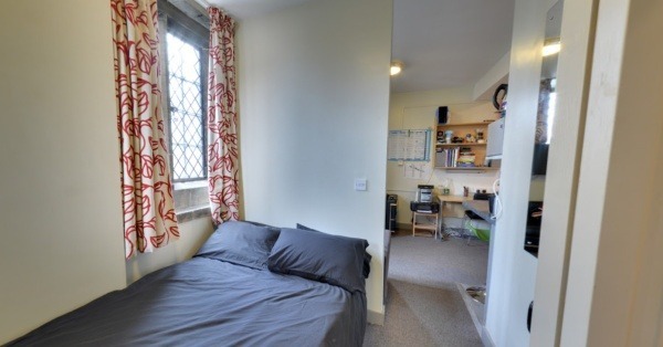 Checklist for moving into a Bristol student apartment,Cost of living for students in Bristol