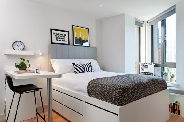 Advantages of en-suite rooms in Wolverhampton student housing,How comfortable are the beds in Wolverhampton student apartments?