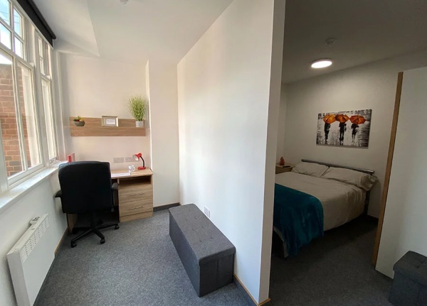 Pros and cons of Liverpool student residence halls,Economical student apartments in Liverpool