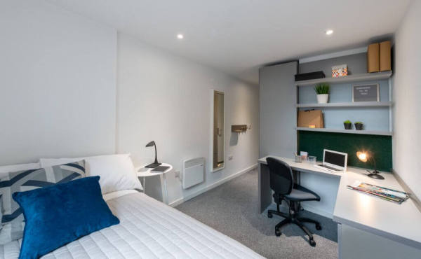 Advantages of en-suite rooms in Boston student housing,How comfortable are the beds in Boston student apartments?