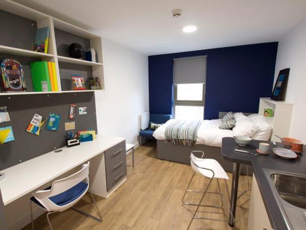 Recommendations for Liverpool student housing agencies,How comfortable are the beds in Liverpool student apartments?