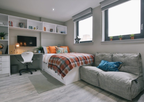 Understanding London's public transport for student areas,Low-cost student flats in London