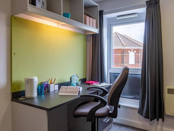 Benefits of living in Portsmouth student halls,Student shared apartments Portsmouth pricing