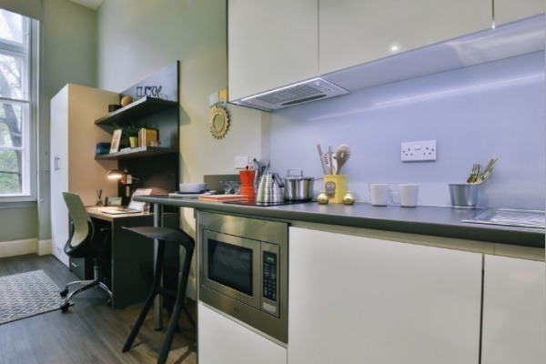 London student accommodation application process,Cost of living for students in London