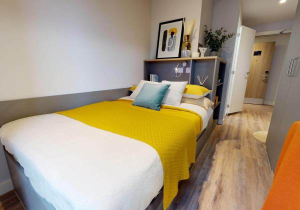 Preston university campus vs off-campus housing,Preston student accommodation monthly rent