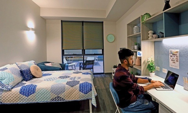 Benefits of living in London student halls,London student accommodation deposit amount