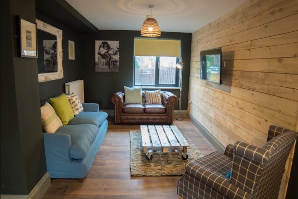 Maintenance requests for Leeds student flats,Low-cost student flats in Leeds