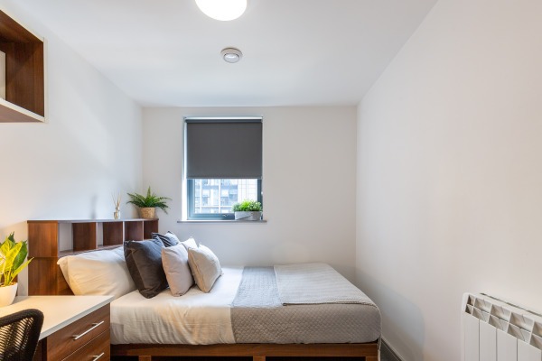 How to rent an apartment in Southampton for students,Southampton student flats with a balcony.