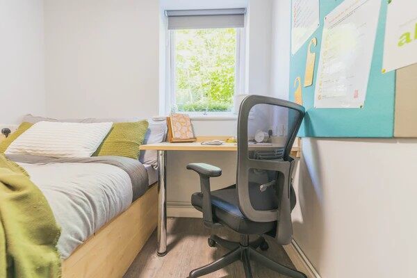 Pros and cons of Bangor student residence halls,Bangor student accommodation special offers