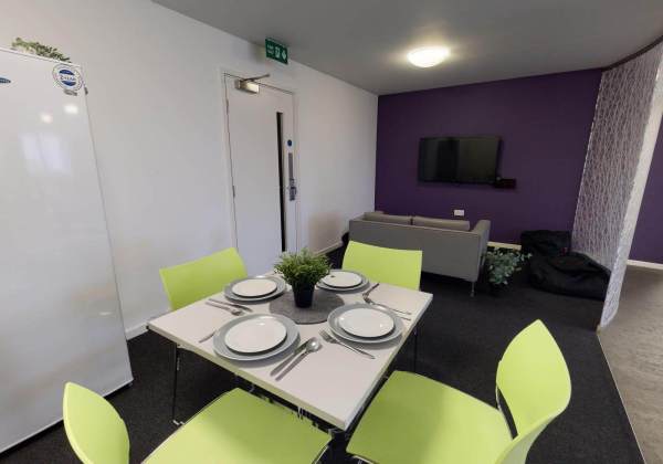 Pros and cons of Liverpool student residence halls,Liverpool student housing early bird discounts