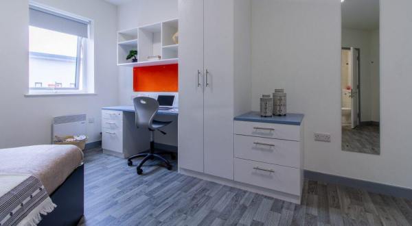 Advantages of en-suite rooms in London student housing,London international student housing prices