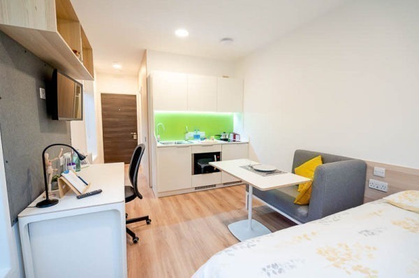 Leeds university campus vs off-campus housing,Student housing offers in Leeds