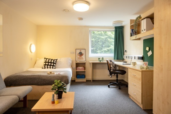 London student accommodation near top universities,Yearly student housing lease costs London