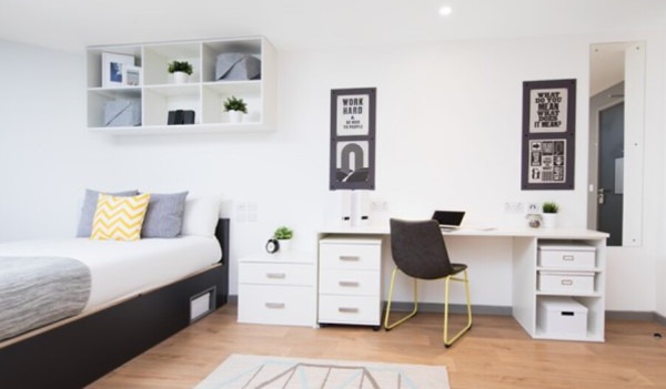 London university campus vs off-campus housing,Best areas for cheap student living in London