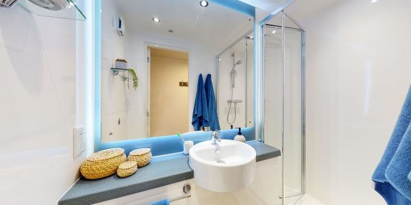 Advantages of en-suite rooms in London student housing,Affordable student en-suite London rentals