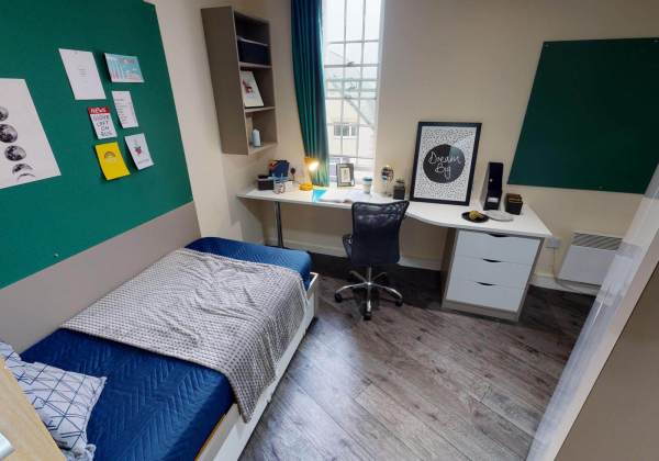 Pros and cons of London student residence halls,Low-cost student flats in London